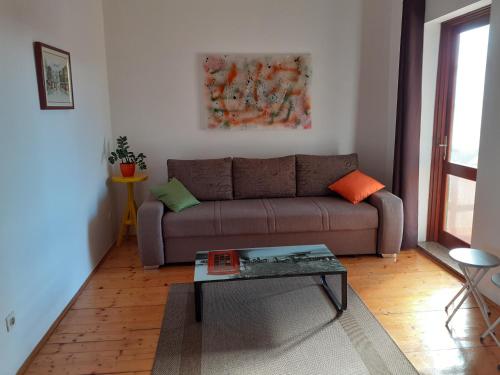 One-Bedroom Apartment image 6