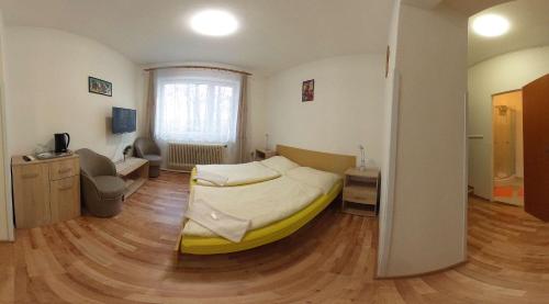 2 twin beds