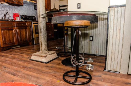 Tobacco Warehouse Inn - image 3
