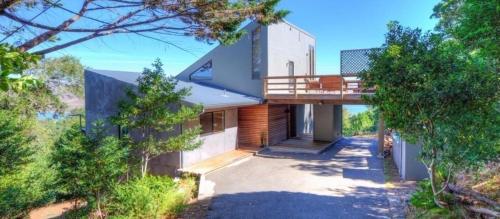 Entrance, Modern Home with Panoramic Views and Centrally located in Point Reyes National Park in Inverness (CA)