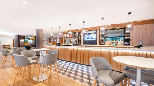Holiday Inn London Luton Airport an IHG Hotel - image 4
