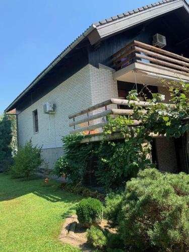 Viesnīcas āriene, Ela's Apartment in Komenda