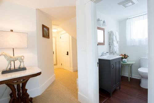 240056989 Kedron Valley Inn