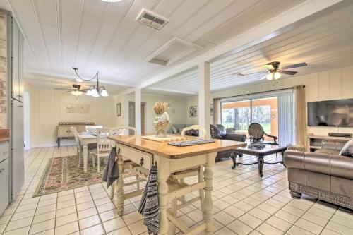 Rainbow River Oasis with Kayaks and Furnished Sunroom! in Dunnellon