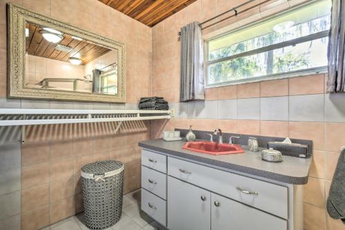 Rainbow River Oasis with Kayaks and Furnished Sunroom! in Dunnellon