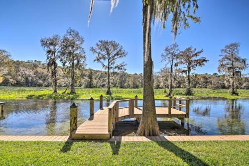 Rainbow River Oasis with Kayaks and Furnished Sunroom! in Dunnellon, USA
