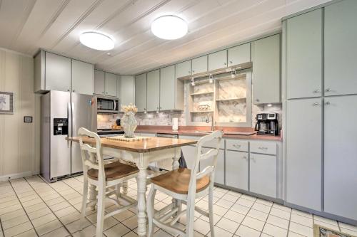 Rainbow River Oasis with Kayaks and Furnished Sunroom! in Dunnellon, USA