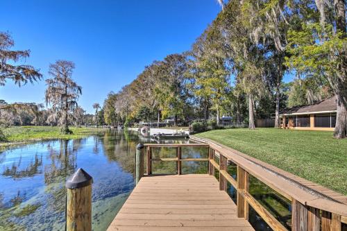 Rainbow River Oasis with Kayaks and Furnished Sunroom! in Dunnellon