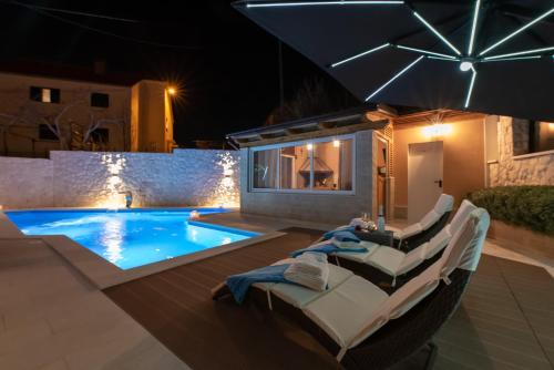 Villa San Tonini Deluxe Apartment with private heated swimming pool