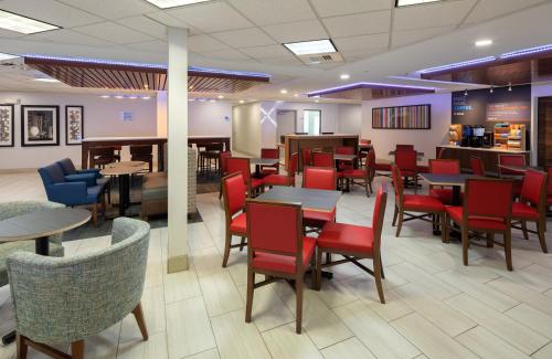 홀리데이 인 익스프레스 & 스위트 브래들리 공항 바이 IHG - 식음료(F&B)