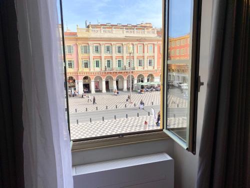 VIEW on Principal Massena place, beach 2 min walk