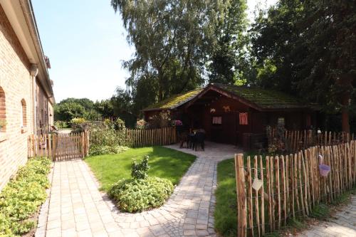 A szálláshely kívülről, Ferien- und Reiterhof Klein Stavern in Stavern