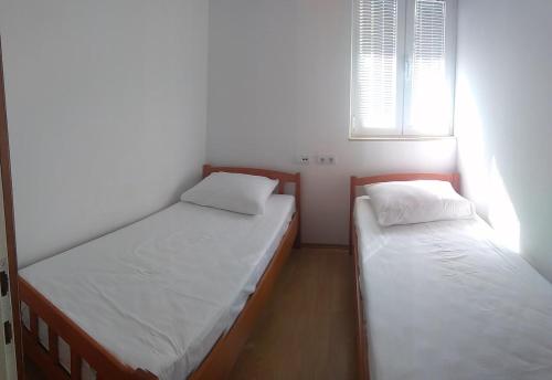 Two-Bedroom Apartment with Terrace and Sea View image 1