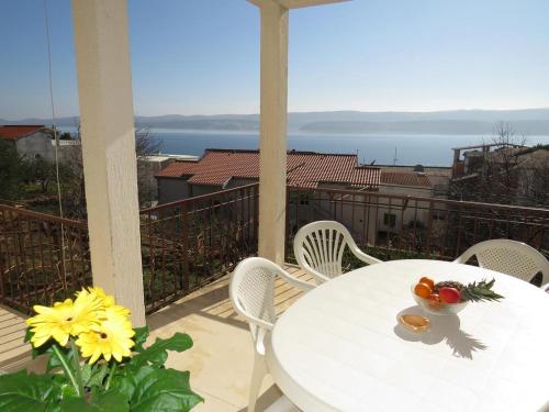 Apartments with a parking space Stanici Omis - 12158 