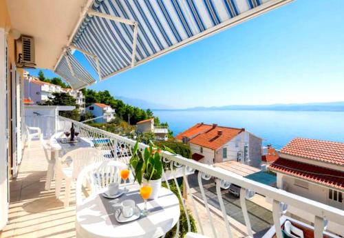 Apartments by the sea Stanici Omis - 2824