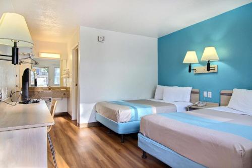 2 double beds
