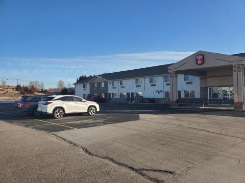 Super 7 Inn Tecumseh - 숙소 외관