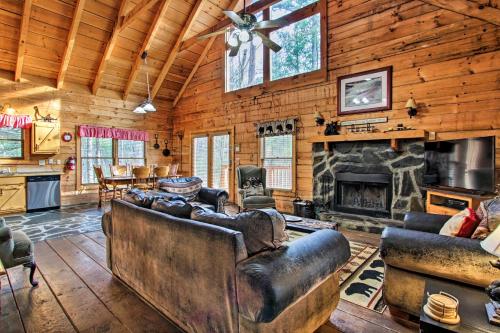 Mtn View Getaway with Game Room,Deck,Grill and Hot Tub!