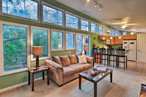 B&B Asheville - Artists Mtn Retreat 6 Mi to Downtown Asheville! - Bed and Breakfast Asheville