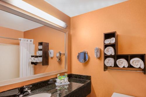 Holiday Inn Express Hotel & Suites San Jose-Morgan Hill