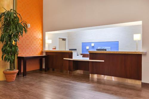 Holiday Inn Express Hotel & Suites San Jose-Morgan Hill