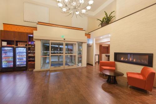 Lobby, Holiday Inn Express Hotel & Suites San Jose-Morgan Hill in Morgan Hill (CA)