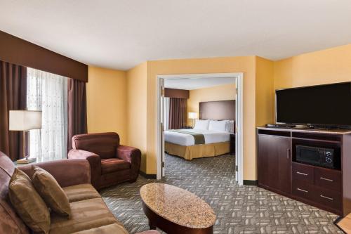 Holiday Inn Express Hotel & Suites San Jose-Morgan Hill