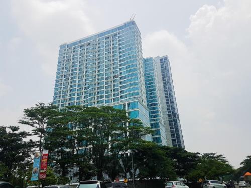 Best Price 2BR Apartment at Brooklyn Alam Sutera By Travelio - image 4