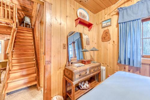 Old Smokey Cabin - image 7