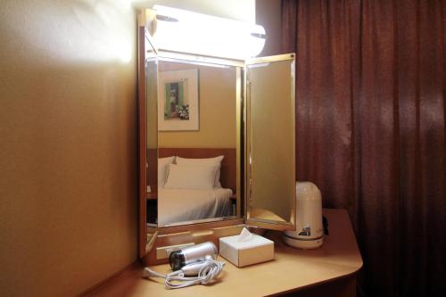 Annex Tower - Double Room - Non-Smoking 8th-20th Floor  image 8