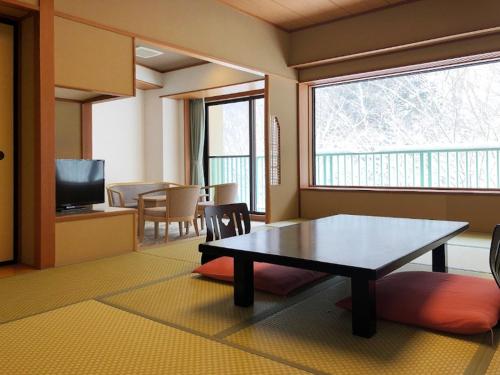 Hotel Yunojin The 3-star Hotel Yunojin offers comfort and convenience whether youre on business or holiday in Minakami. The property offers guests a range of services and amenities designed to provide comfort and 