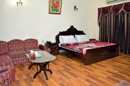 1 king bed, 1 sofa bed