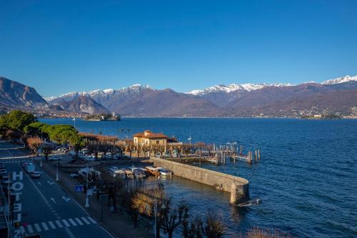 Enchanting View on Stresa Promenade - image 7