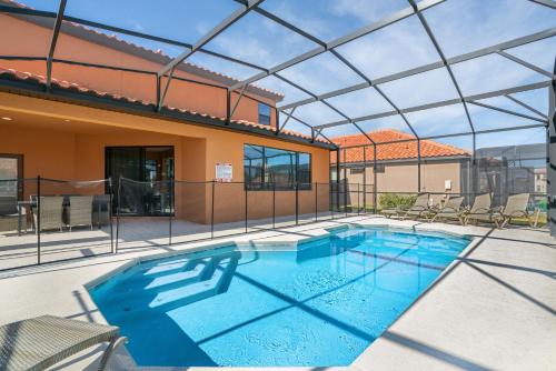 Large family friendly Vacation Home, Private Pool, Golf course location, Nr Orlando Disney Parks Florida in Davenport, USA