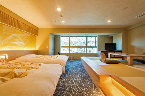 Renovated Twin Room with Tatami Area - New Building