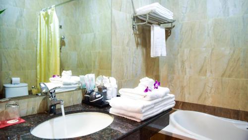 room detail thumbnail 2