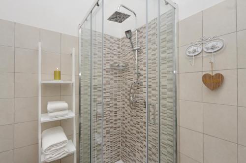 Deluxe rooms and Chilling Jacuzzi Suite Guesthouse, Roma (foto 5)