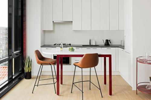 BLACK SWAN - Liz DC - Executive Flat - image 12