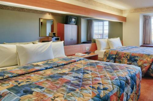 Western Skies Inn & Suites