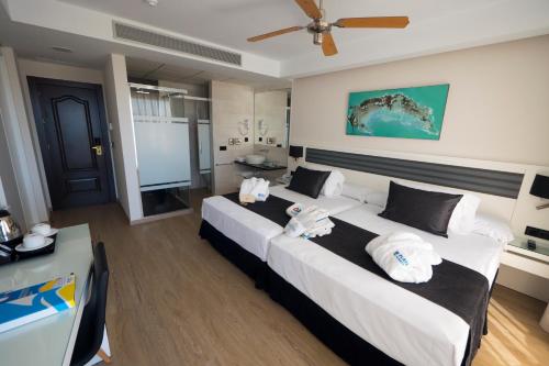 2 double beds
