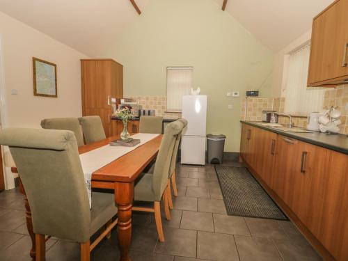 Little Argham Cottage - image 4