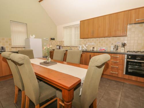Little Argham Cottage - image 3