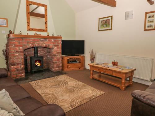Little Argham Cottage - image 11