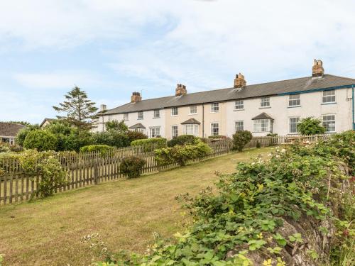 3B Coastguard Cottages