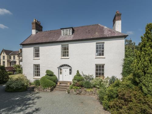 The Old Schoolhouse and Cottage