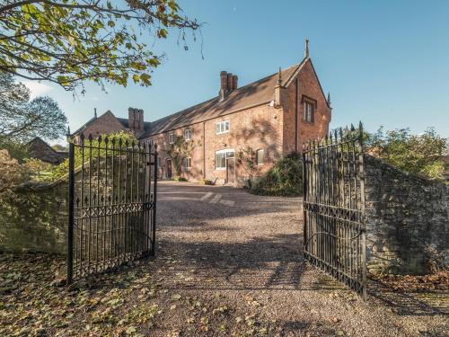Wyvern House, Coedway, Mid Wales