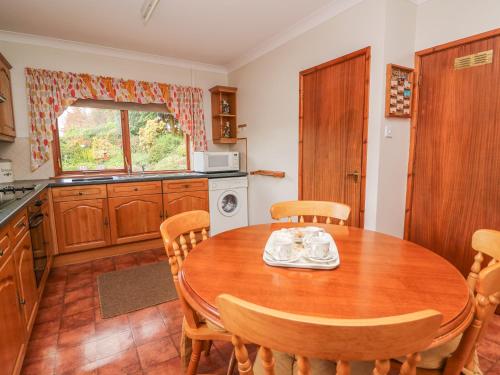 Drainbyrion Farm House - image 9
