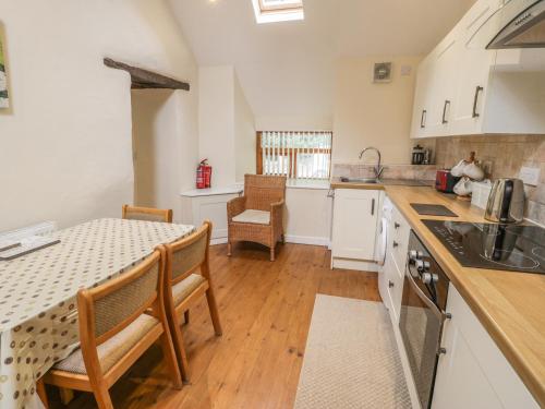 Hendoll Cottage 1 - image 9