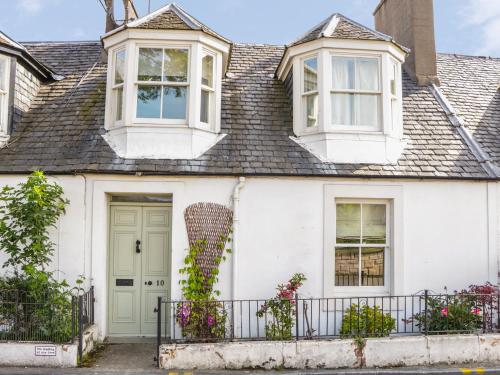 

10 Douglas Row