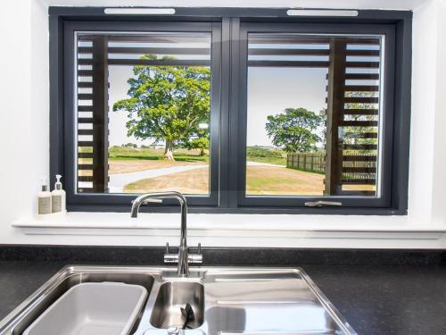 Nef-Stedi in อินเวอรูรี